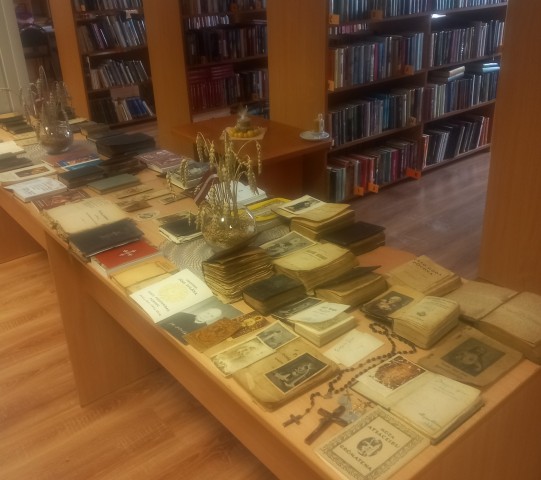 Senos lūgšanas grāmatu izstāde